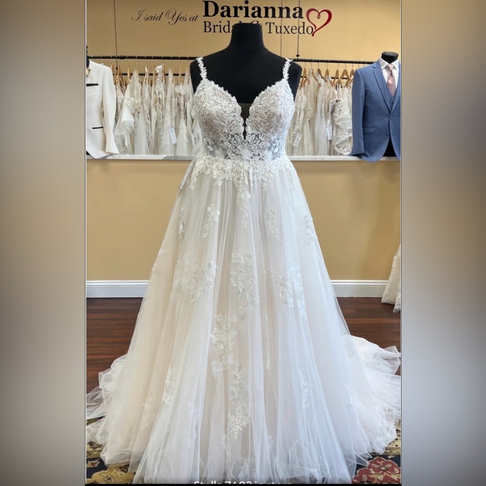 The Stella York style 7492CQ